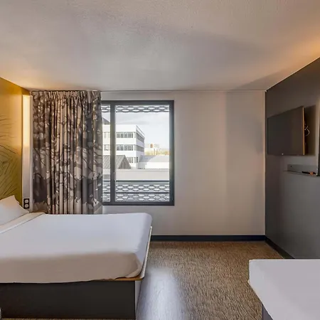 Bassins A Flot Hotel